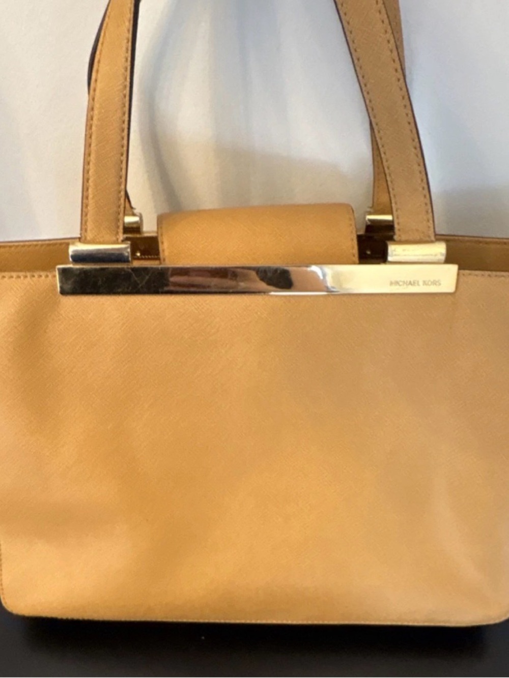 Michael Kors Tan Tote Gold Hardware Inner Pockets Double Handles Magnetic Close